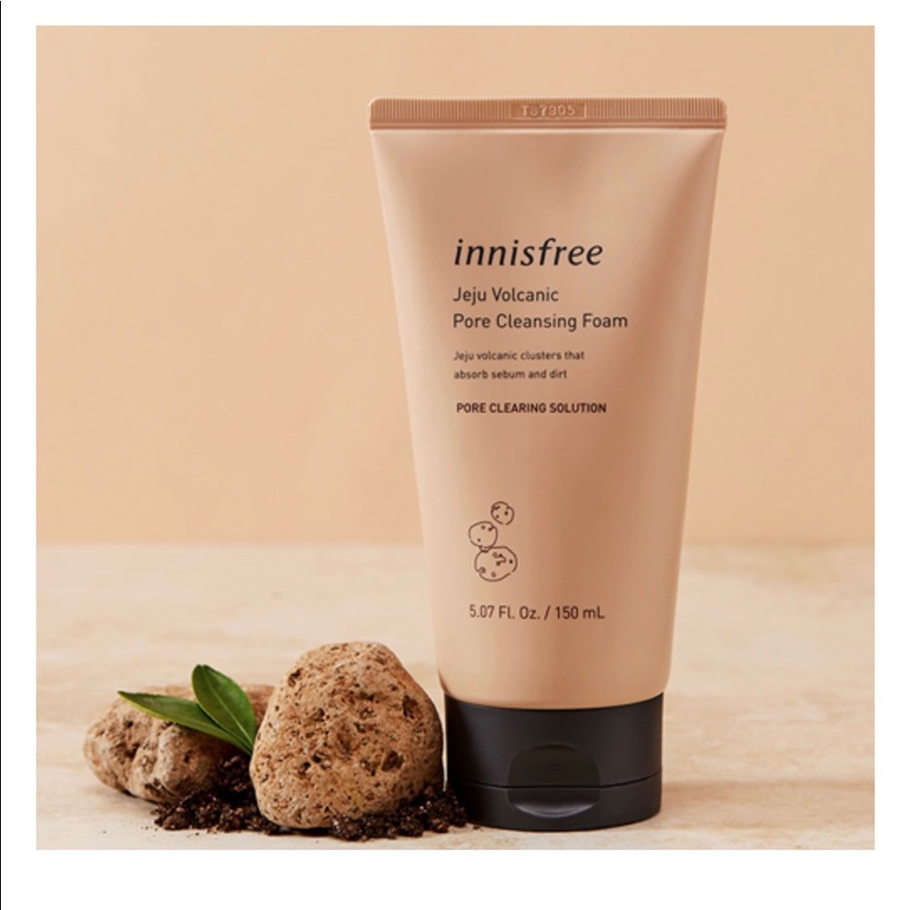 Innisfree Jeju Volcanic Pore Cleansing Foam 150ml.